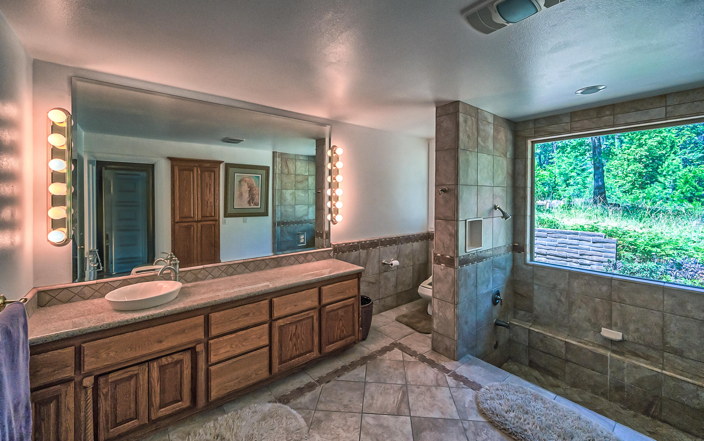 29230 Fenders Ferry Road Bella Vista, CA 96008 - Photo 27 of 60 a bathroom with a sink mirror and a bathtub