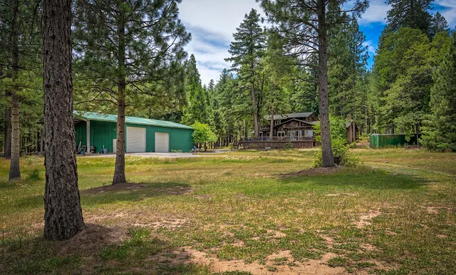 a view of a chair in a backyard