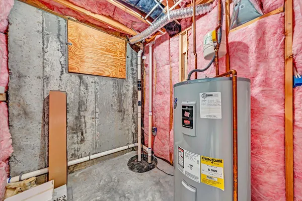 $625,000 | 6304 Roselawn Ct Drive, Roanoke, VA 24018