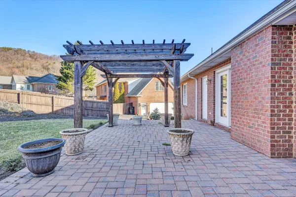 $625,000 | 6304 Roselawn Ct Drive, Roanoke, VA 24018