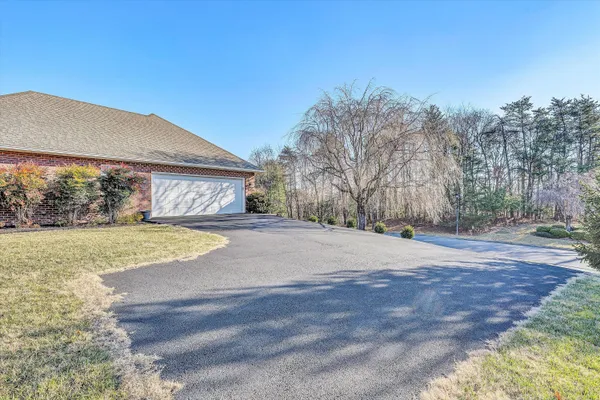 $625,000 | 6304 Roselawn Ct Drive, Roanoke, VA 24018