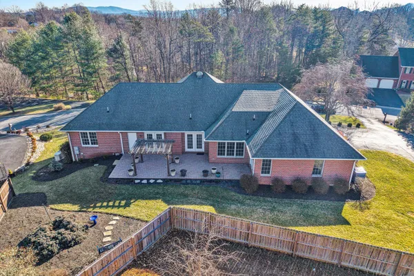$625,000 | 6304 Roselawn Ct Drive, Roanoke, VA 24018