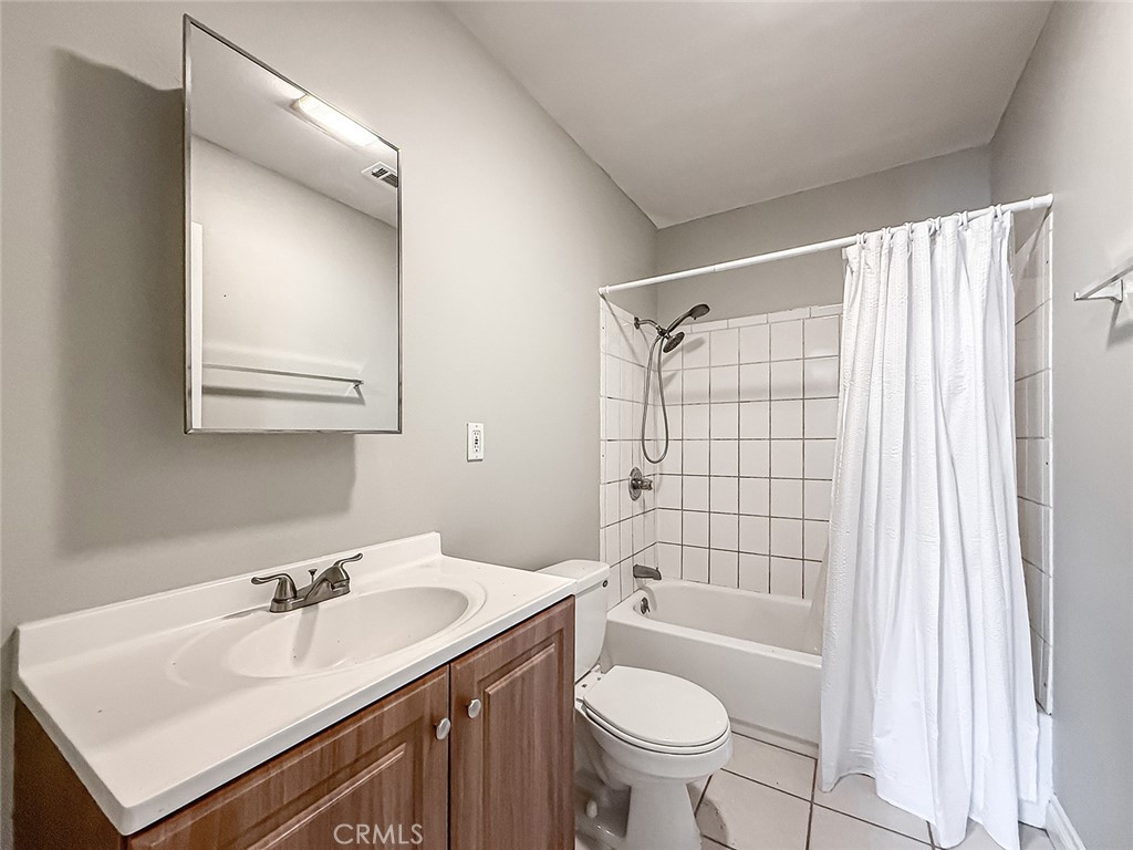 58 Charles Street Moorpark, CA 93021 - Photo 38 of 64 Upstairs Hall Bath