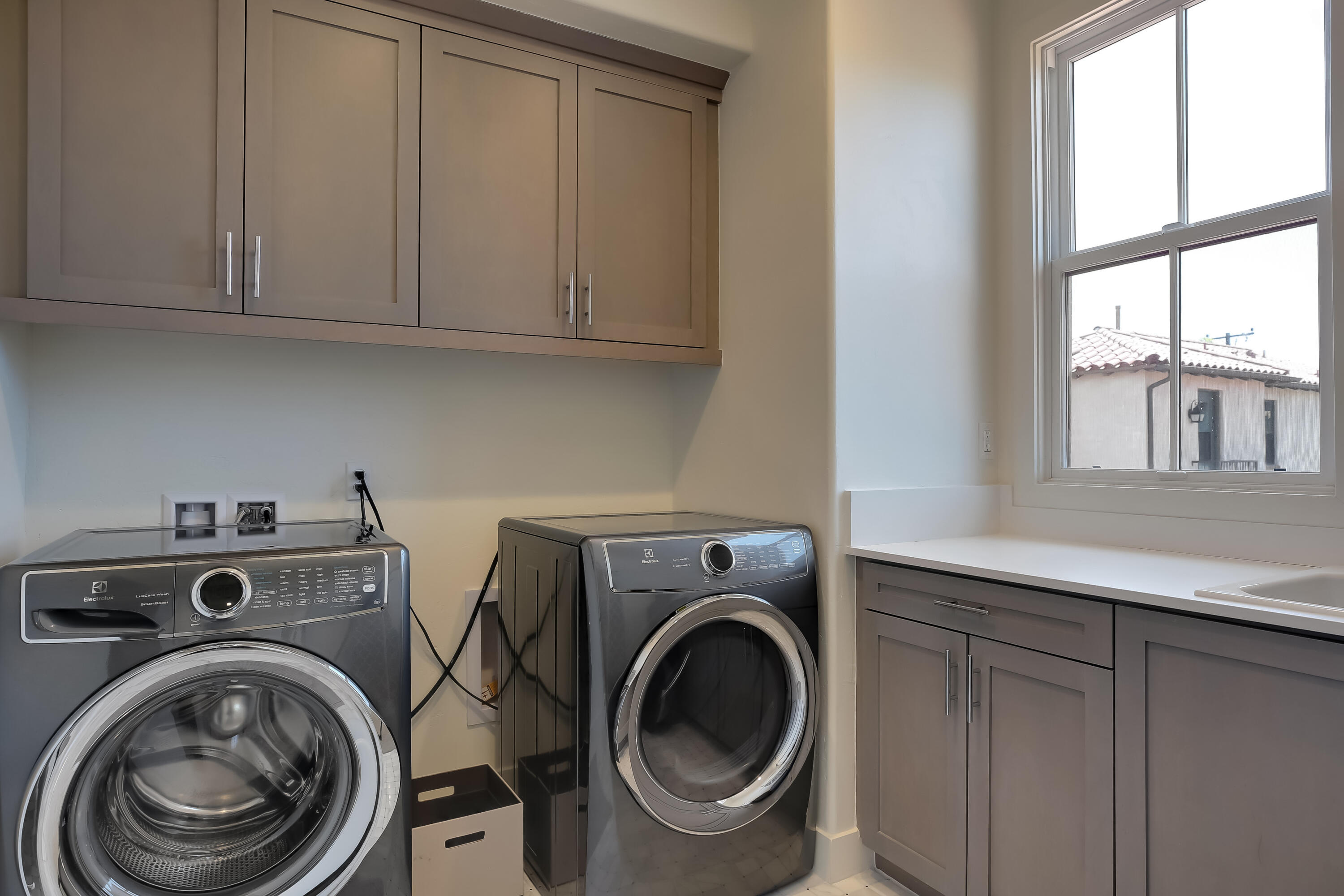 5445 Tree Farm Lane Santa Barbara, CA 93111 - Photo 34 of 49 Laundry Room