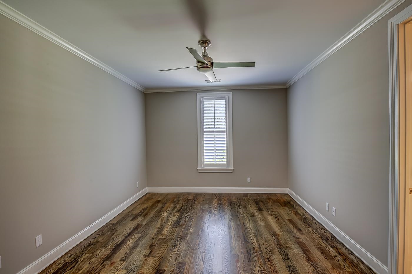 1908 Riverdale Road Germantown, TN 38138 - Photo 19 of 40 Hardwood floor. Double door closet. 2 piece crown molding. Privacy bath.