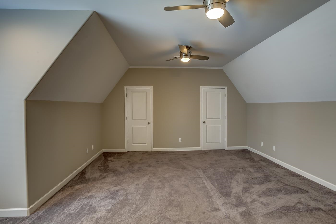 1908 Riverdale Road Germantown, TN 38138 - Photo 24 of 40 2 Walk-in closets. 2 ceiling fans with lights.