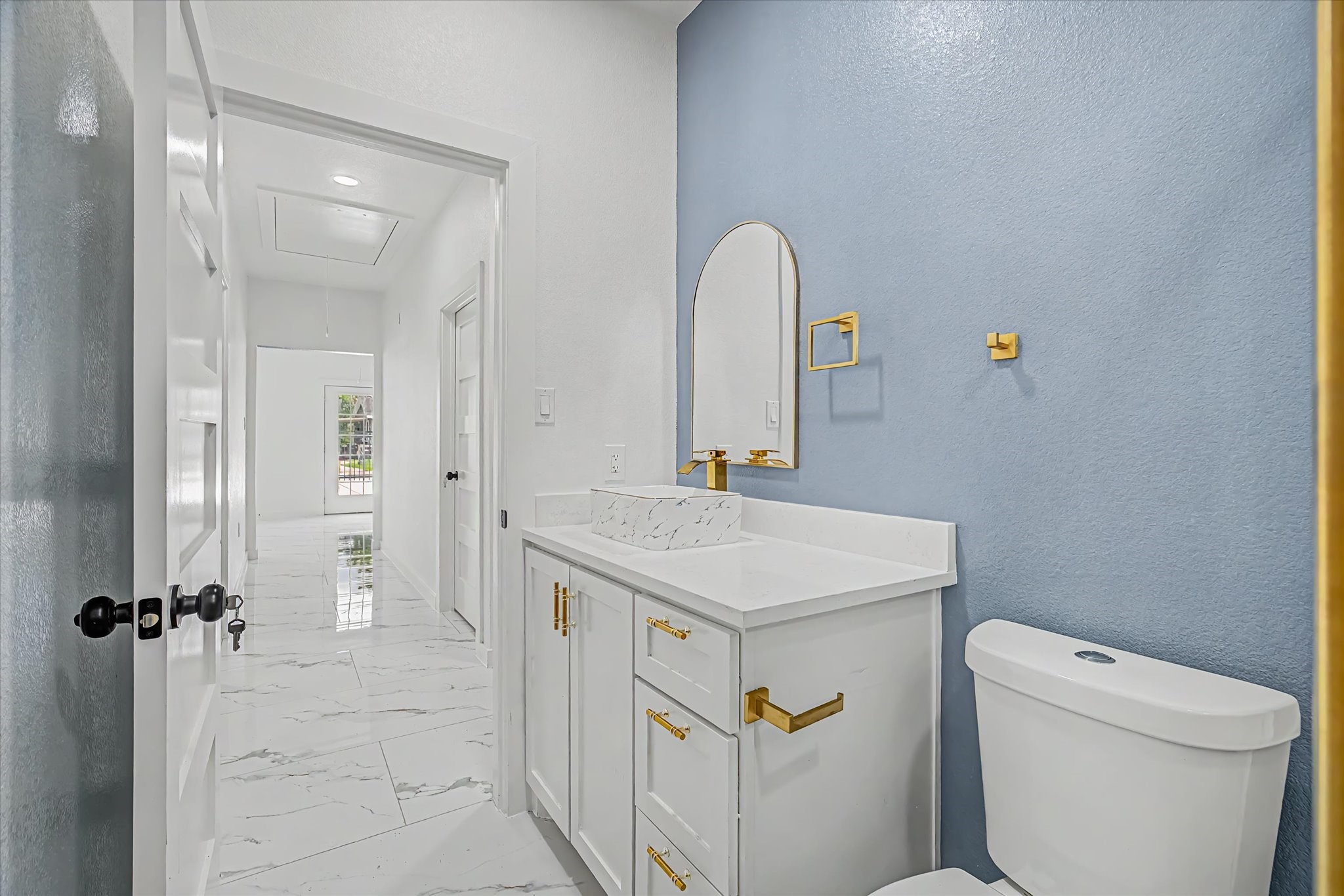 5919 Rietta Street Houston, TX 77016 - Photo 18 of 32 Bathroom in hallway