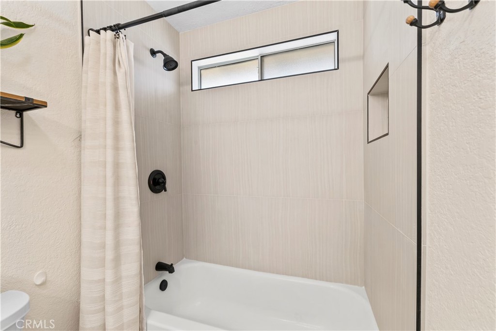 8755 Devon Avenue Hesperia, CA 92345 - Photo 22 of 45 a bathroom with a shower and a tub