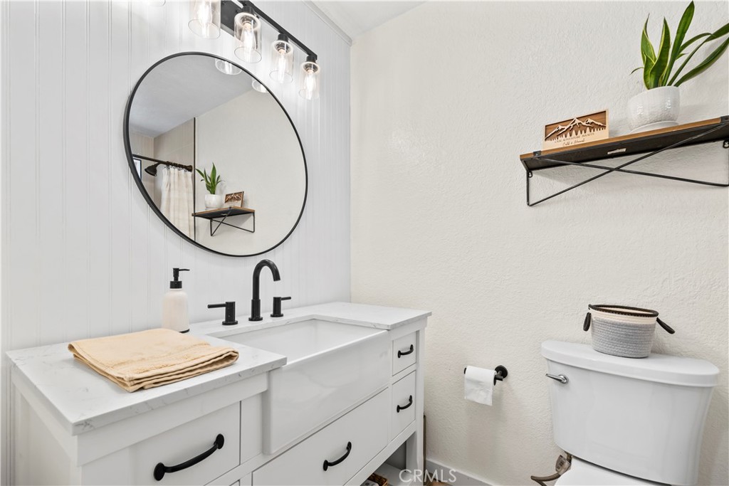 8755 Devon Avenue Hesperia, CA 92345 - Photo 23 of 45 a bathroom with a sink and a mirror