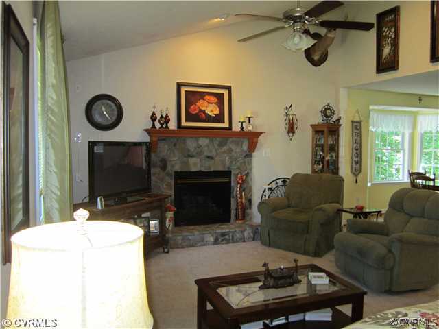 6709 Davis Road Quinton, VA 23141 - Photo 2 of 18 Den/Family/Great Room