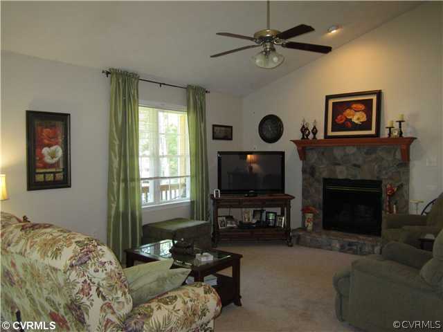 6709 Davis Road Quinton, VA 23141 - Photo 3 of 18 Den/Family/Great Room
