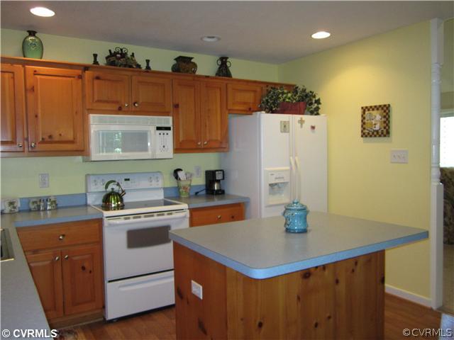 6709 Davis Road Quinton, VA 23141 - Photo 5 of 18 Kitchen