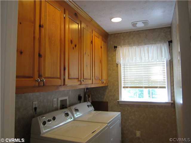 6709 Davis Road Quinton, VA 23141 - Photo 8 of 18 Laundry