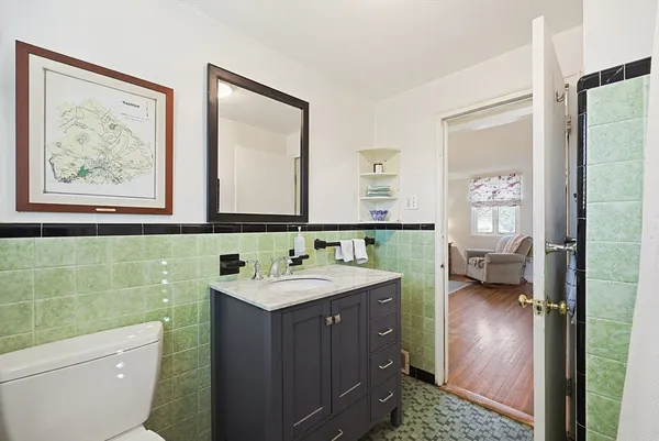 a en suite bathroom with a toilet a sink and a mirror