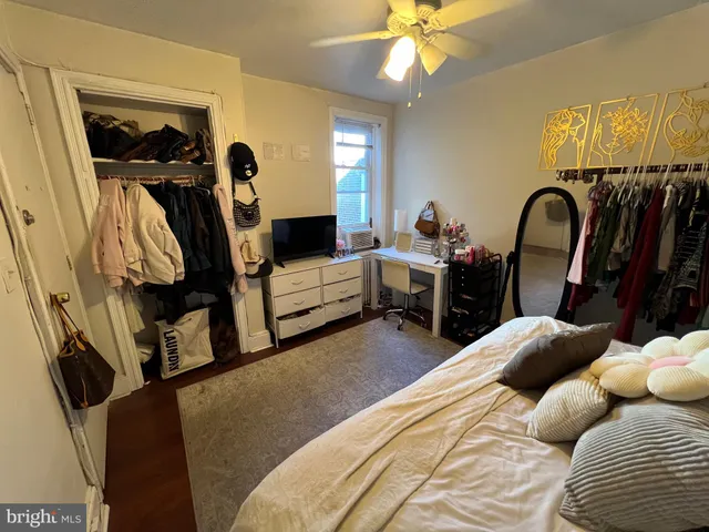 a bedroom with bed and a mirror