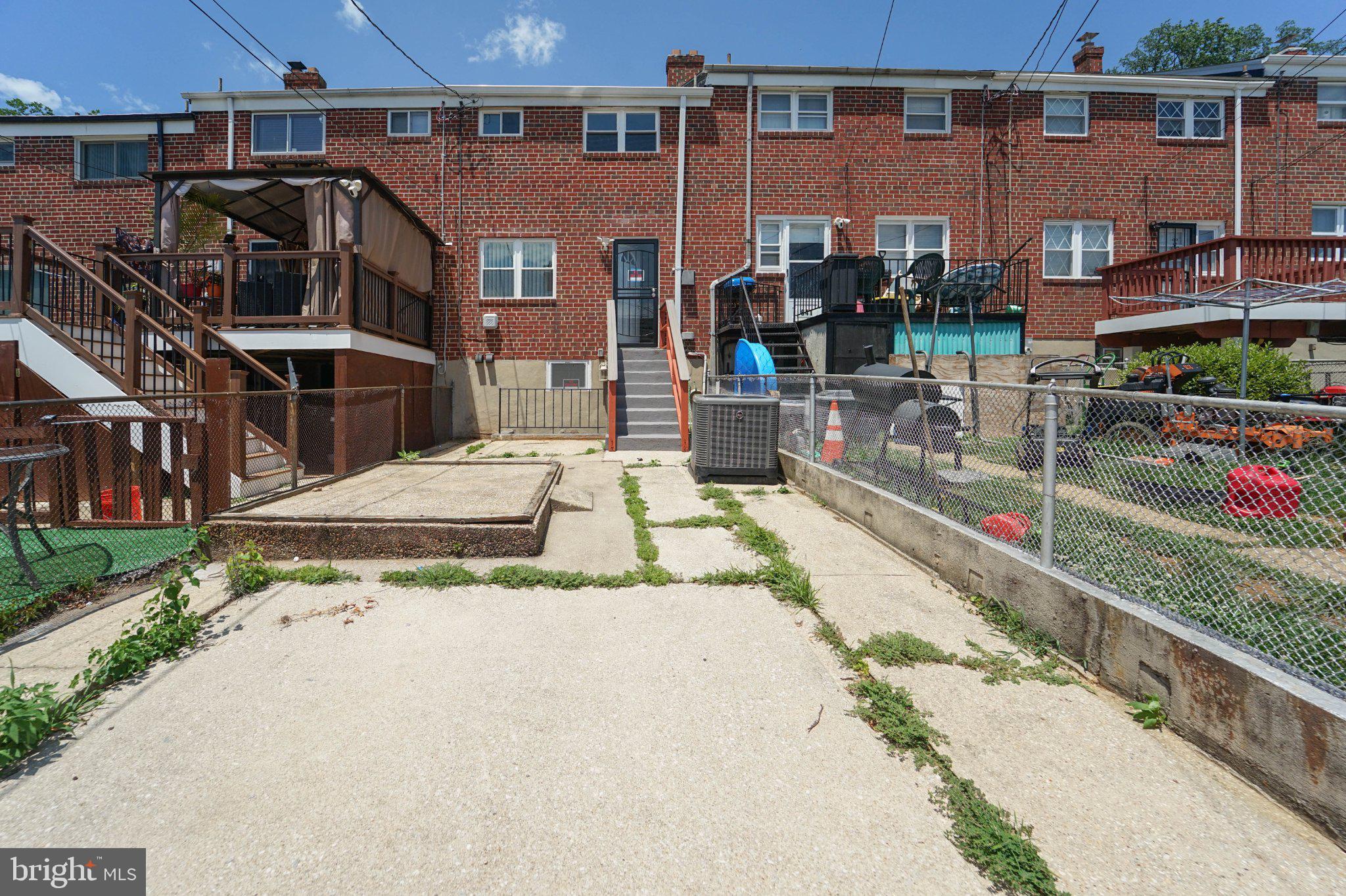 643 South Wickham Road Baltimore, MD 21229 - Photo 3 of 32 Spacious backyard with potential charm.