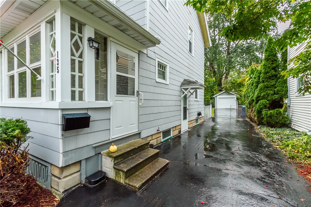 135 Catalpa Road Irondequoit, NY 14617 - Photo 3 of 26