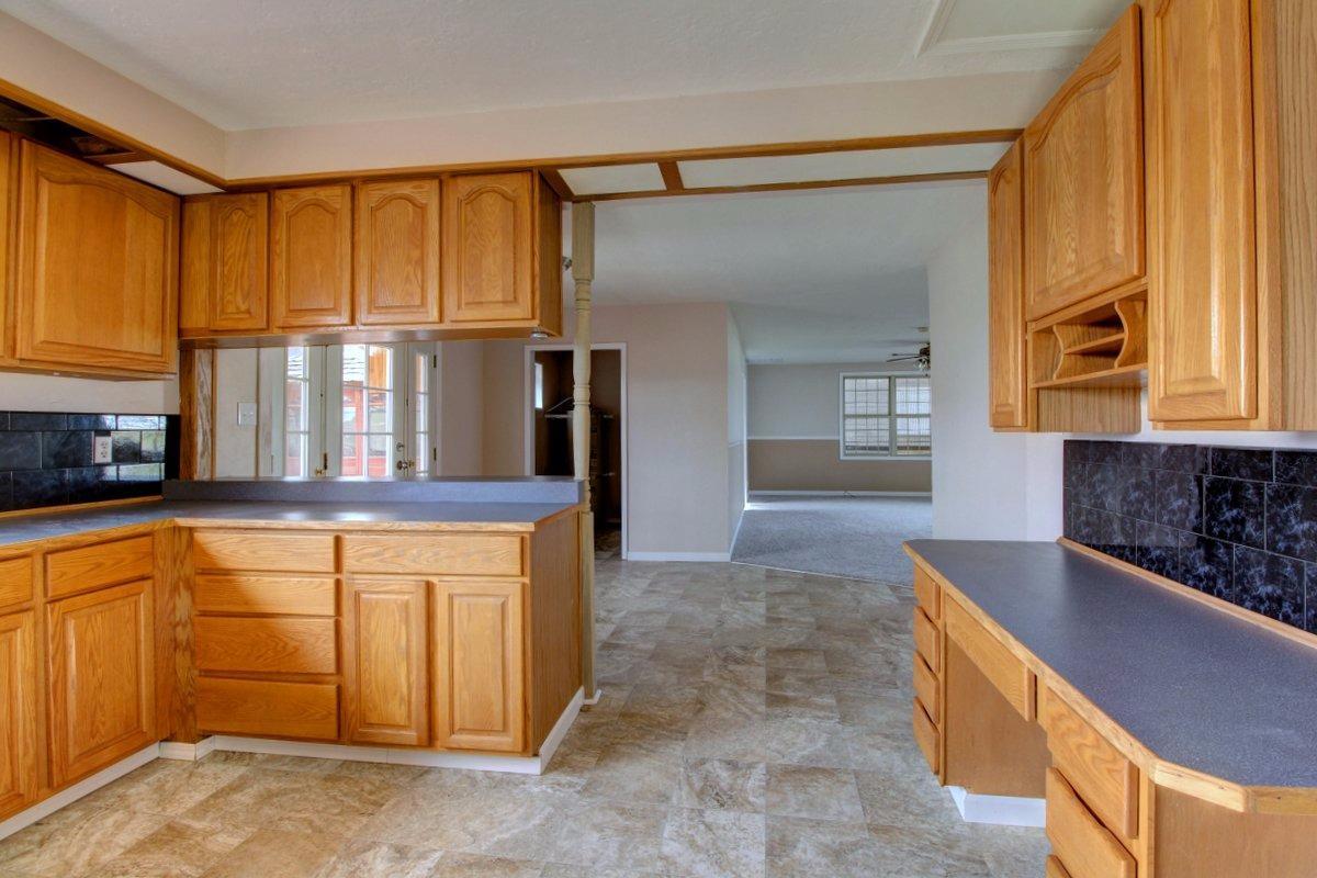 4645 Rising Glen Drive Central Point, OR 97502 - Photo 4 of 31 Additional Photo