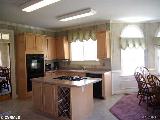 2612 Witton Turn Midlothian, VA 23113 - Photo 5 of 24 Kitchen - Chef's kitchen with gas cooking and doub