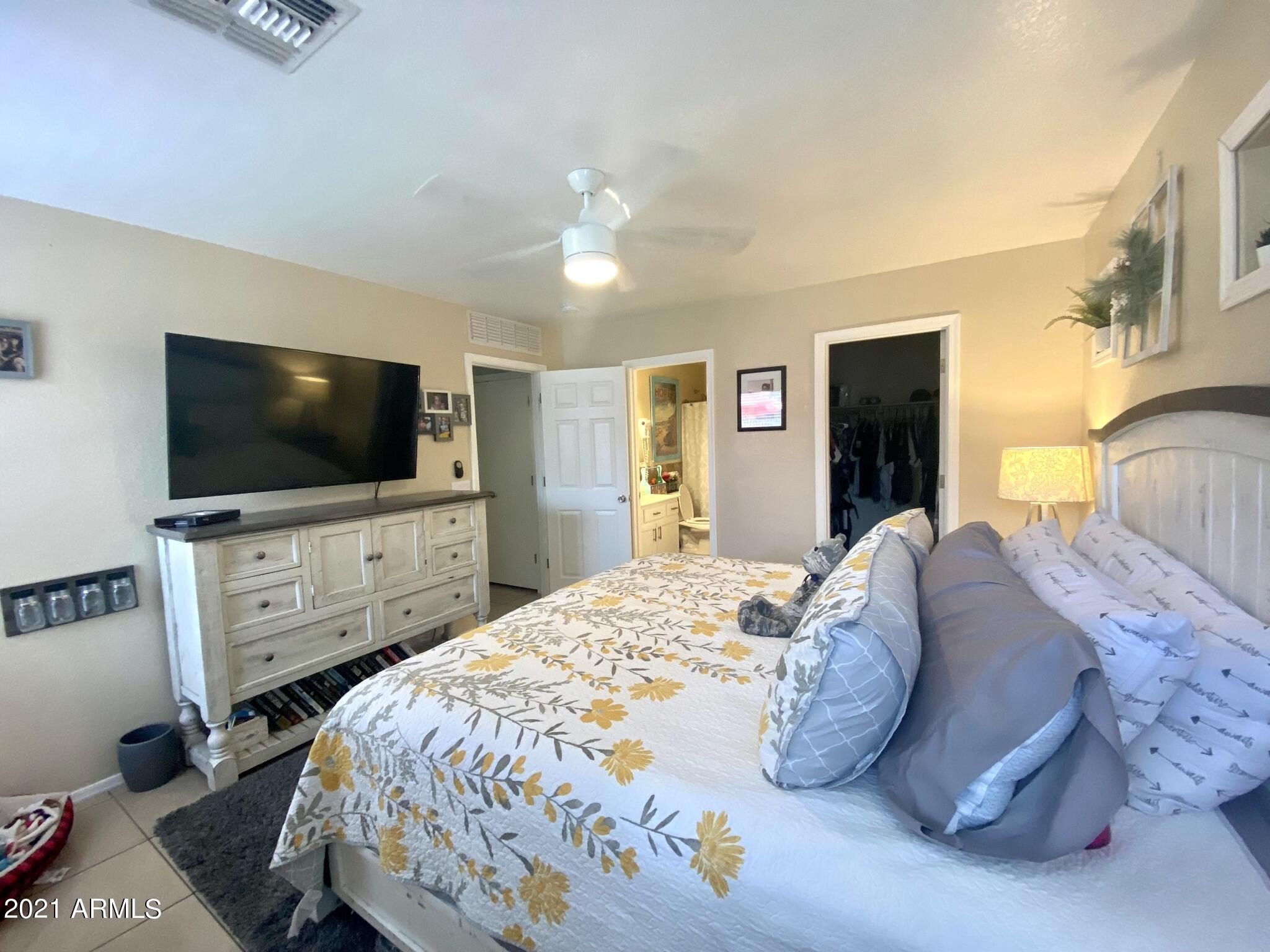 17546 West Calavar Road Surprise, AZ 85388 - Photo 11 of 23 IMG_2406-1