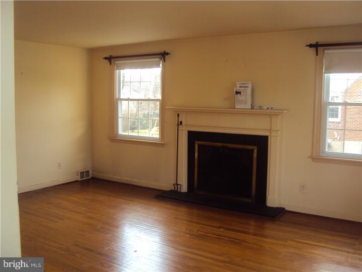 124 Atwood Road Flourtown, PA 19031 - Photo 3 of 12 Living Room