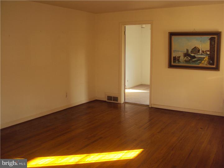 124 Atwood Road Flourtown, PA 19031 - Photo 5 of 12 Living Room