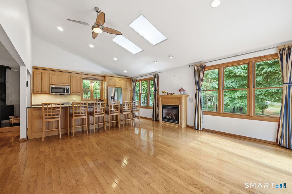 36 Banks Road Simsbury, CT 06092 - Photo 3 of 37