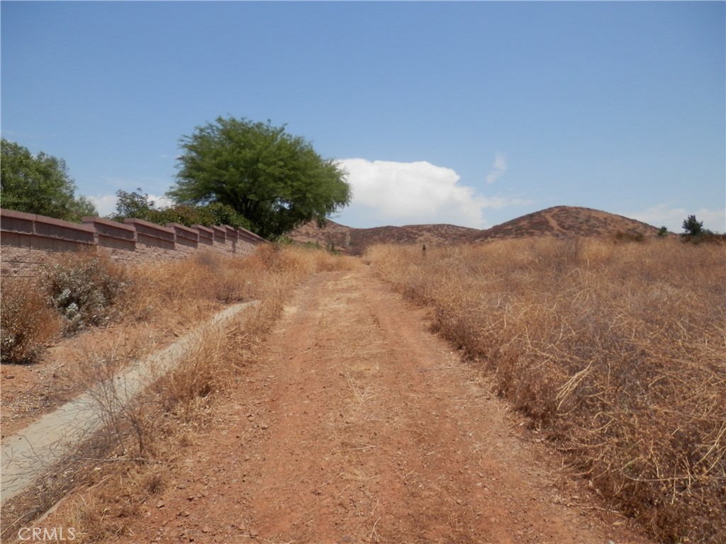 B Hemlock Street Wildomar, CA 92584 - Photo 2 of 17 a view of a dry yard