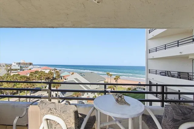 a view of a swimming pool with seating space