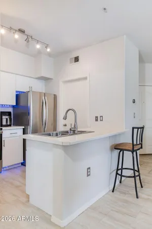 $2,000 | 5302 East Van Buren Street, Unit 3026, Phoenix, AZ 85008