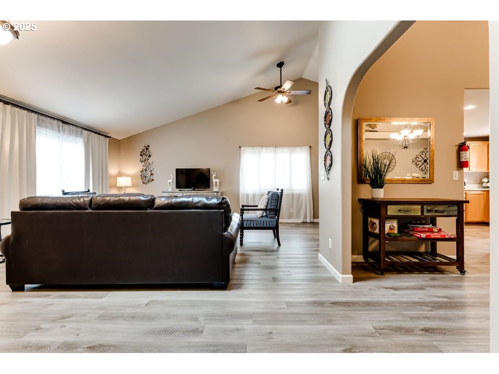 2958 Dry Creek Road Eugene, OR 97404 - Photo 11 of 48 Living Room/Dining Room