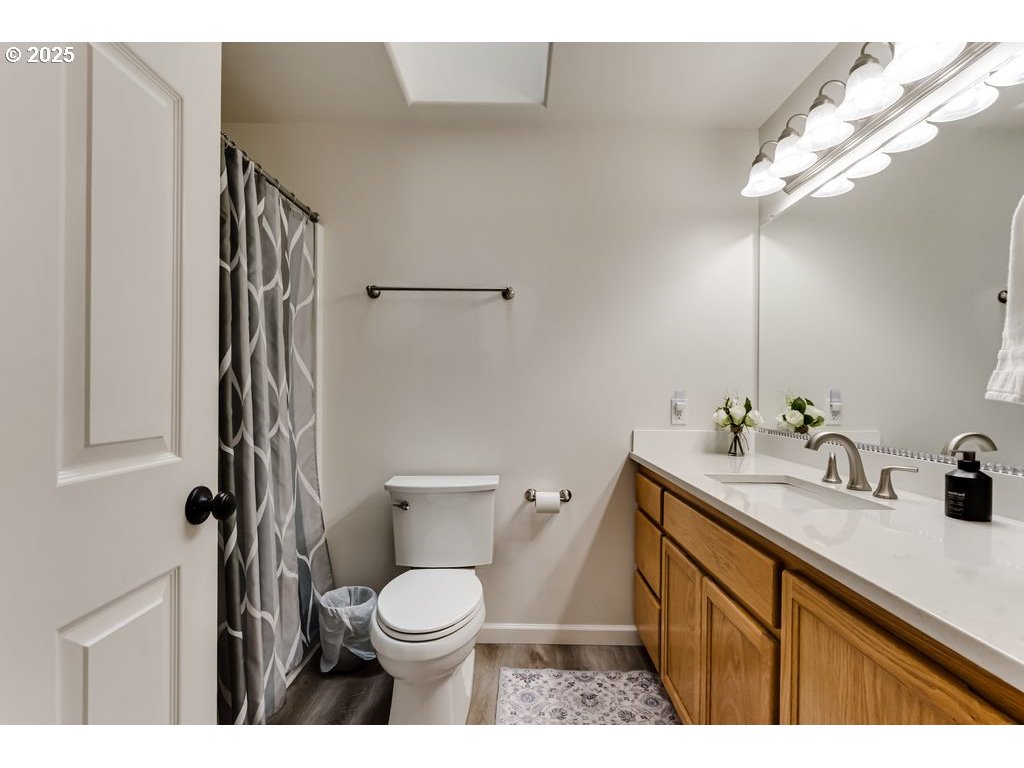 2958 Dry Creek Road Eugene, OR 97404 - Photo 25 of 48 Bathroom