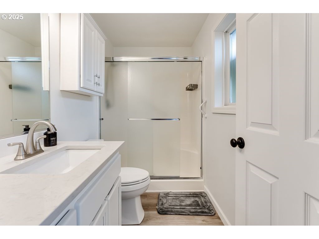2958 Dry Creek Road Eugene, OR 97404 - Photo 31 of 48 Bathroom, Attached