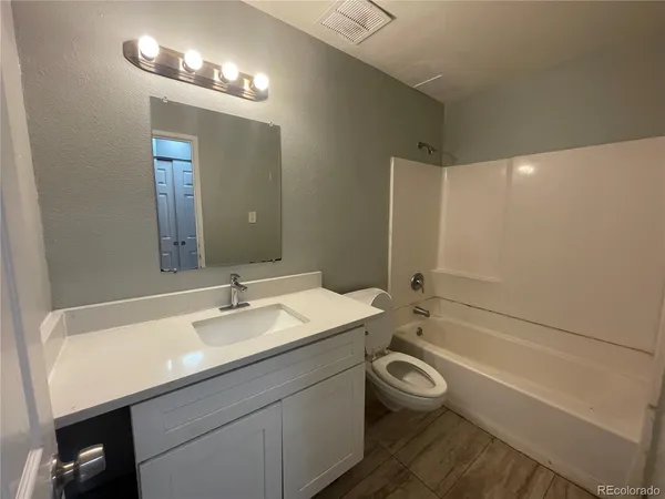 $795 | 1590 Clinton Street, Unit 6, Aurora, CO 80010