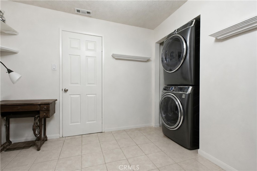 4871 Jackson Street, Unit C Riverside, CA 92503 - Photo 11 of 24 Gallery Image 11
