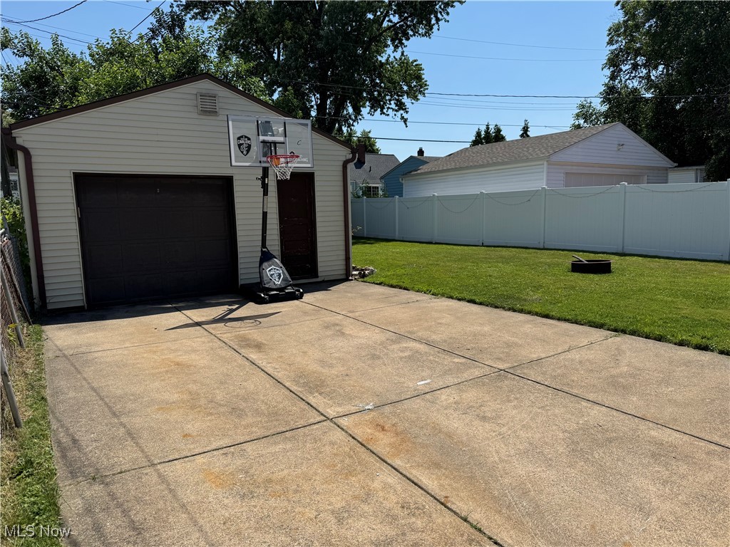 2809 Ralph Avenue Cleveland, OH 44109 - Photo 33 of 35 Detached garage featuring concrete driveway
