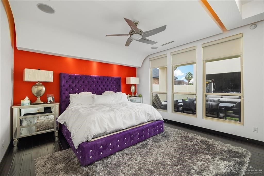 701 Sycamore Avenue Mission, TX 78572 - Photo 10 of 21 a spacious bedroom with a bed and a large window