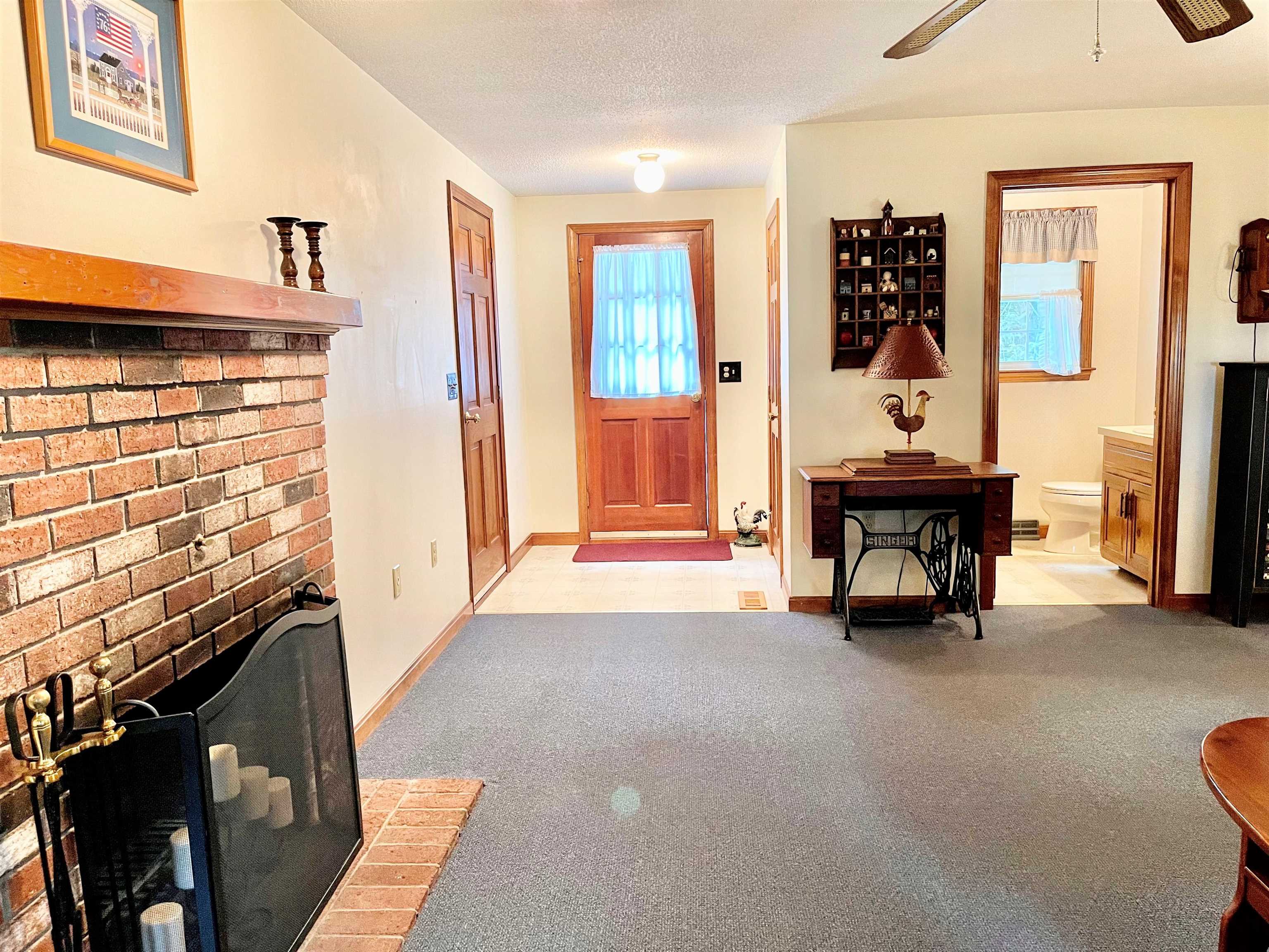 87 Peele Road Nashua, NH 03062 - Photo 12 of 40