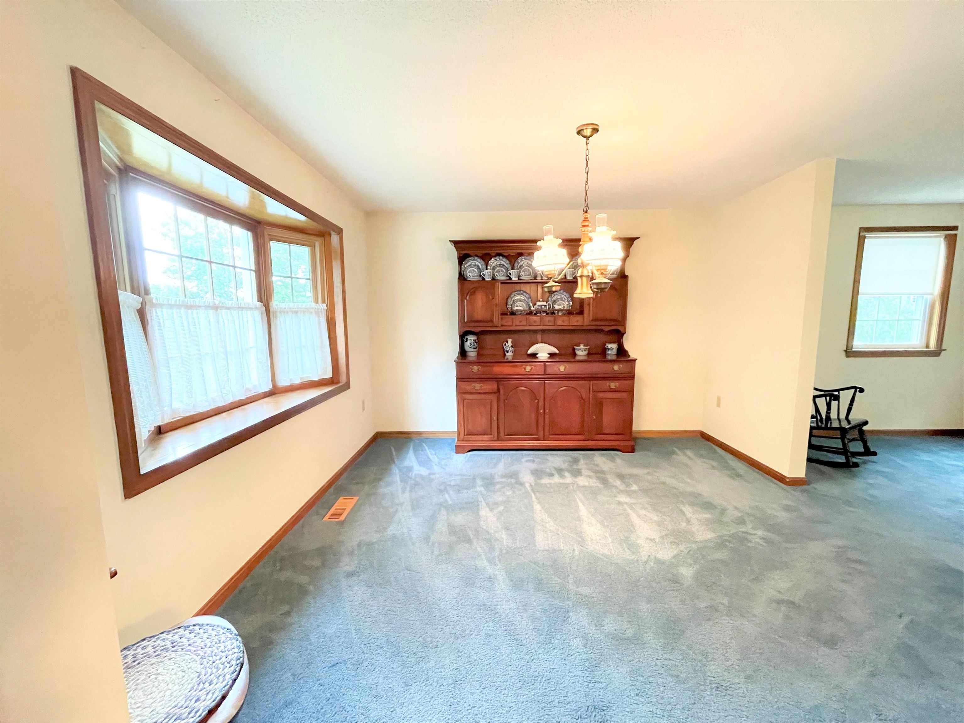 87 Peele Road Nashua, NH 03062 - Photo 15 of 40