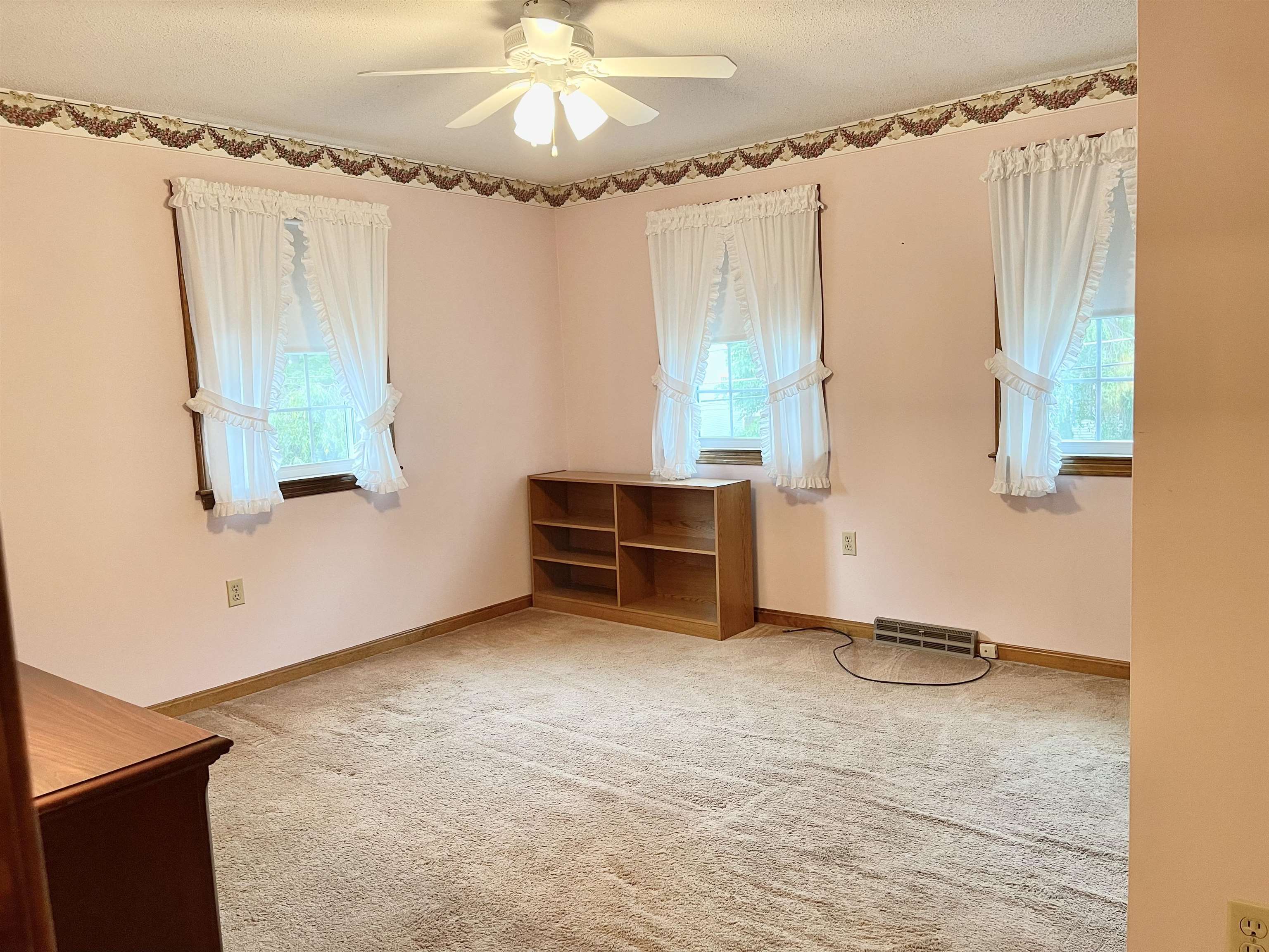 87 Peele Road Nashua, NH 03062 - Photo 25 of 40