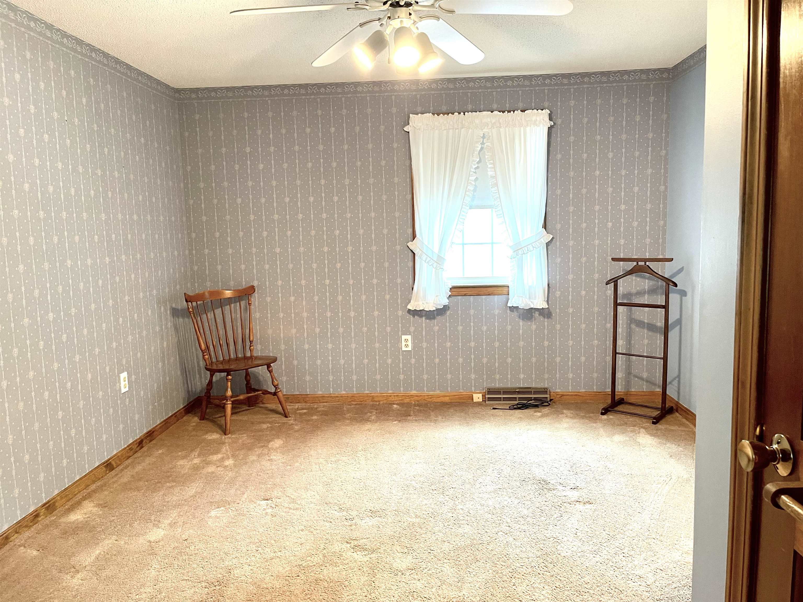 87 Peele Road Nashua, NH 03062 - Photo 27 of 40