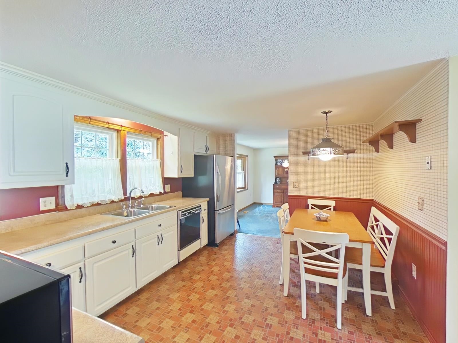 87 Peele Road Nashua, NH 03062 - Photo 7 of 40