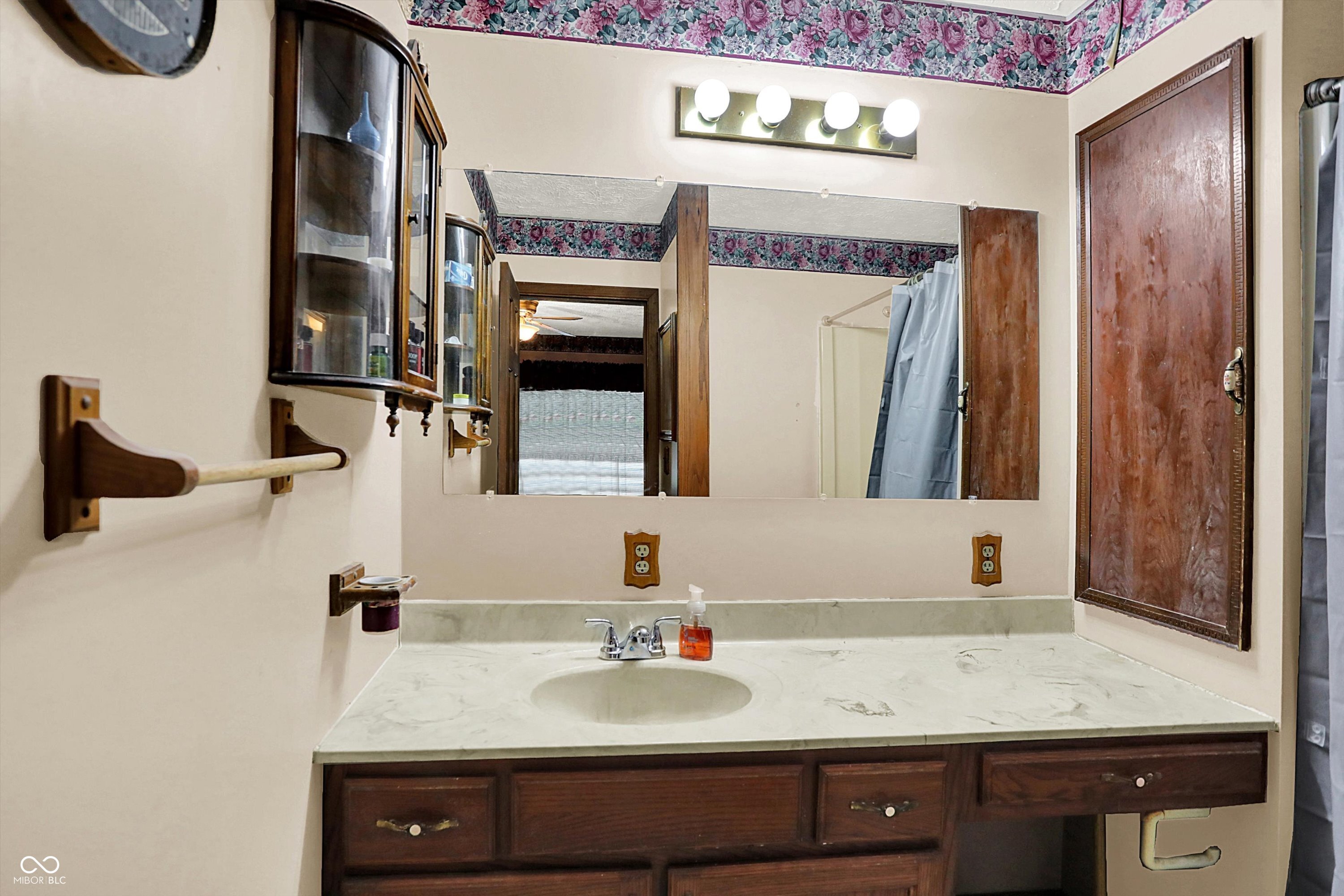 8537 Railroad Road Indianapolis, IN 46217 - Photo 19 of 34