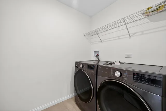 $499,900 | 533 Watercress Drive, Aurora, IL 60504