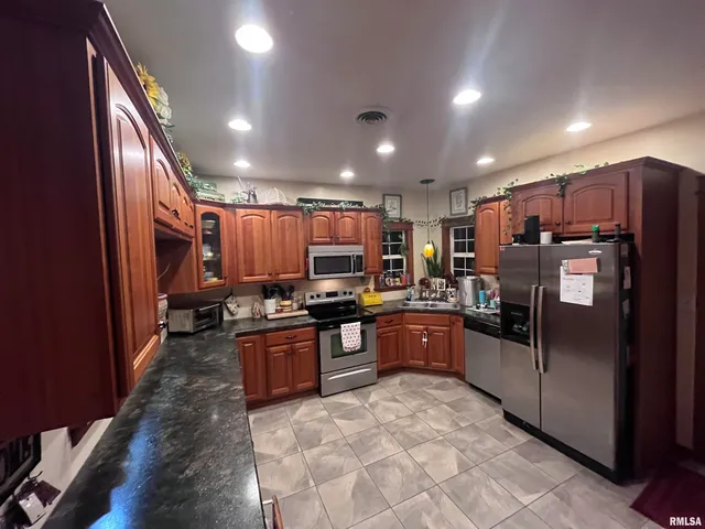 $195,000 | 439 North Howard Street, Du Quoin, IL 62832