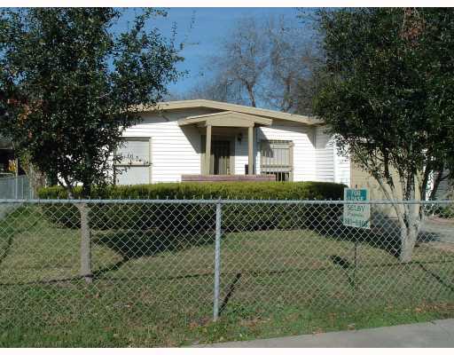 4613 Nicholson Street Corpus Christi, TX 78415 - Photo 1 of 1 a front view of a house with a yard