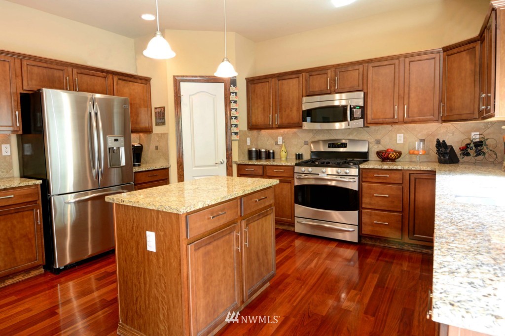 3216 172 Street Southeast Bothell, WA 98012 - Photo 9 of 23