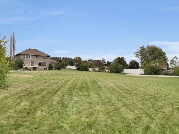 $849,999 | 20306 East Happy Trails Lane, Otis Orchards, WA 99027