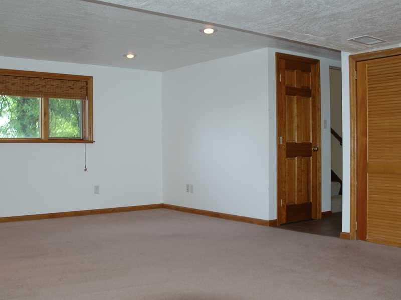 21 Profio Road McDonald, PA 15057 - Photo 7 of 12 Family Room.