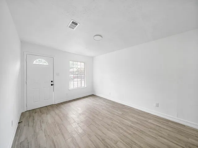 $1,345 | 1610 Crestdale Drive, Unit 3, Houston, TX 77080